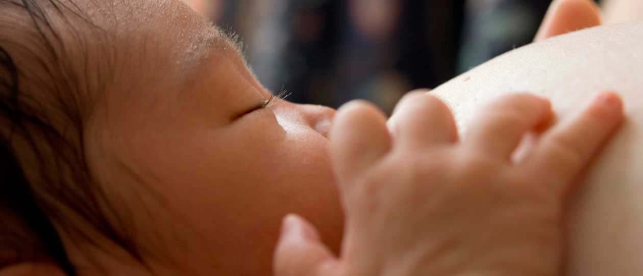 is consuming caffeine while breastfeeding safe for your baby